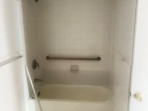 3rd image of 162 McLean Ave APT 1H