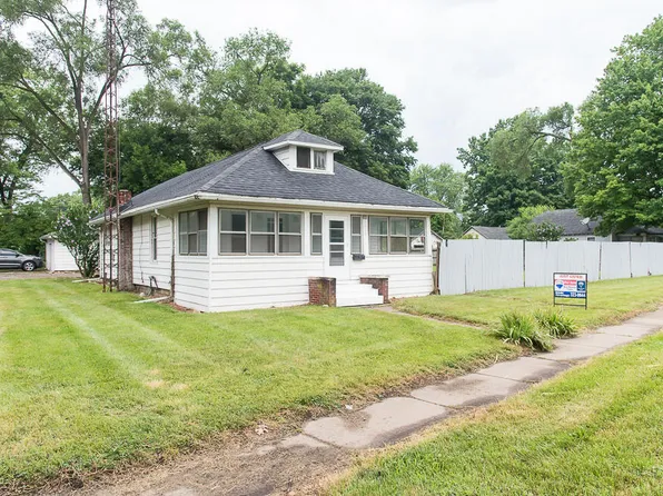 1319 S Main St, Three Rivers, MI 49093