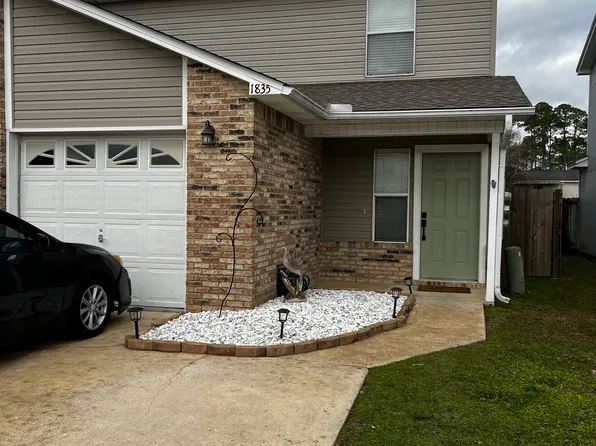 1835 Whispering Oaks Ln, Fort Walton Beach, FL 32547