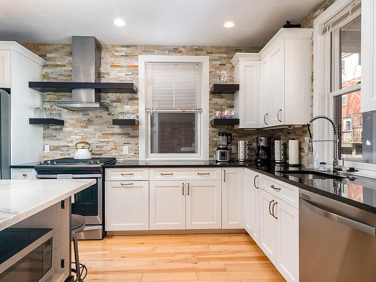 37 Middle St #1 — Photo 10