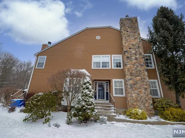 68 Hunter Rd N, Haledon, NJ 07508