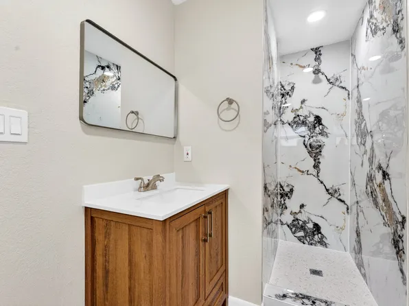 3707 W Gray St #2, Tampa, FL 33609