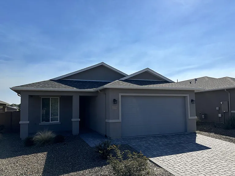 1373 Stratford Pl — Photo 1