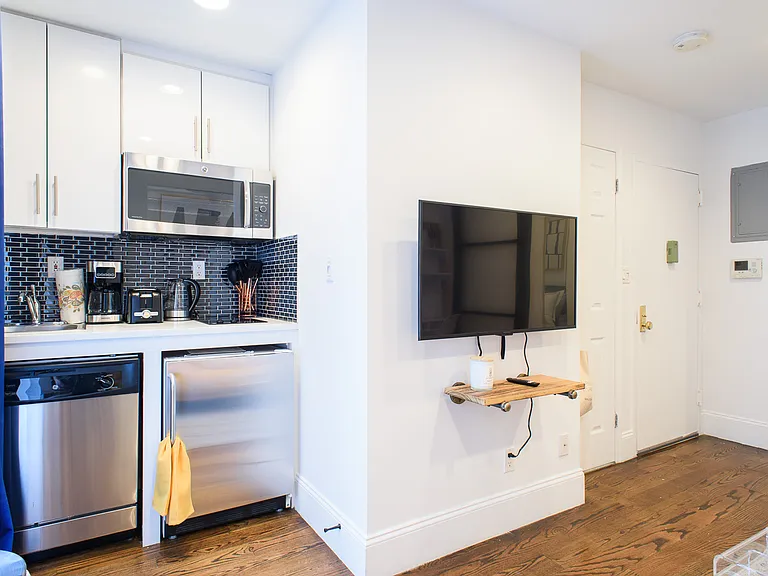 69 Clinton St #4A — Photo 3