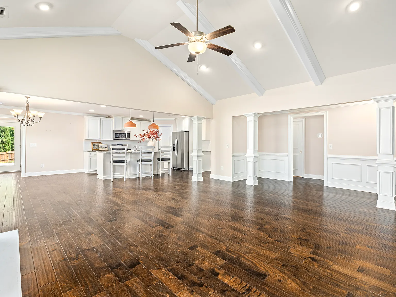 3 bed, 1923 sqft, $2,400 — Photo 3