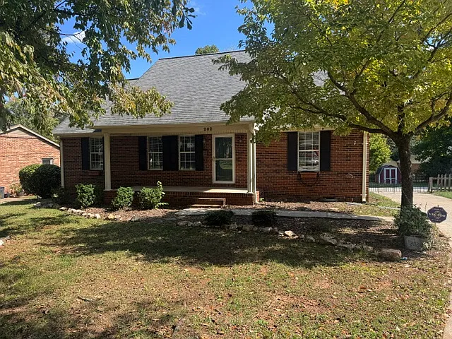 202 Madison Dr