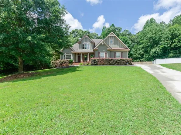 1404 Fairwinds Ct, Loganville, GA 30052