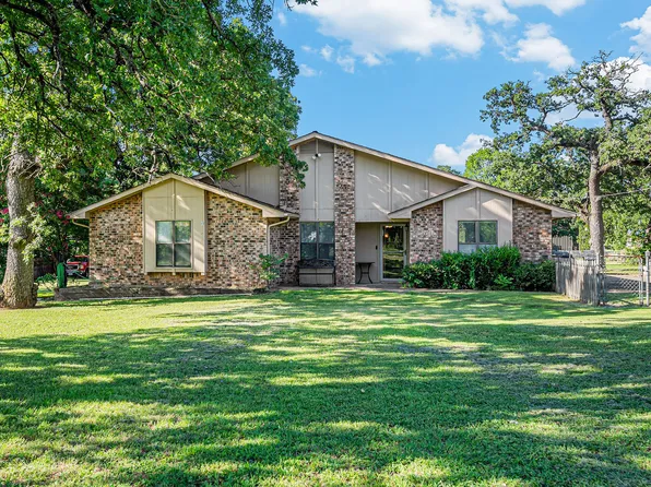 108 Gloria Dr, Springtown, TX 76082