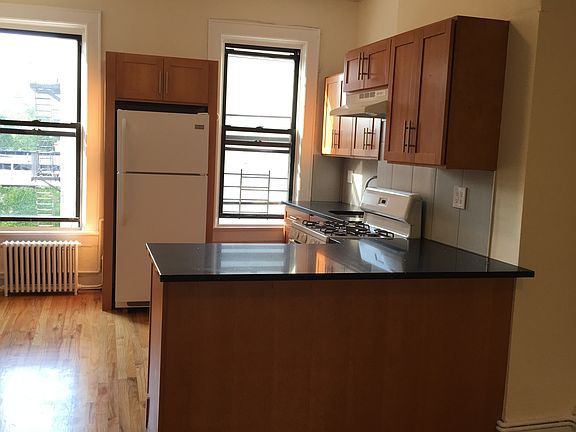 2nd image of 938 A 4th Ave
