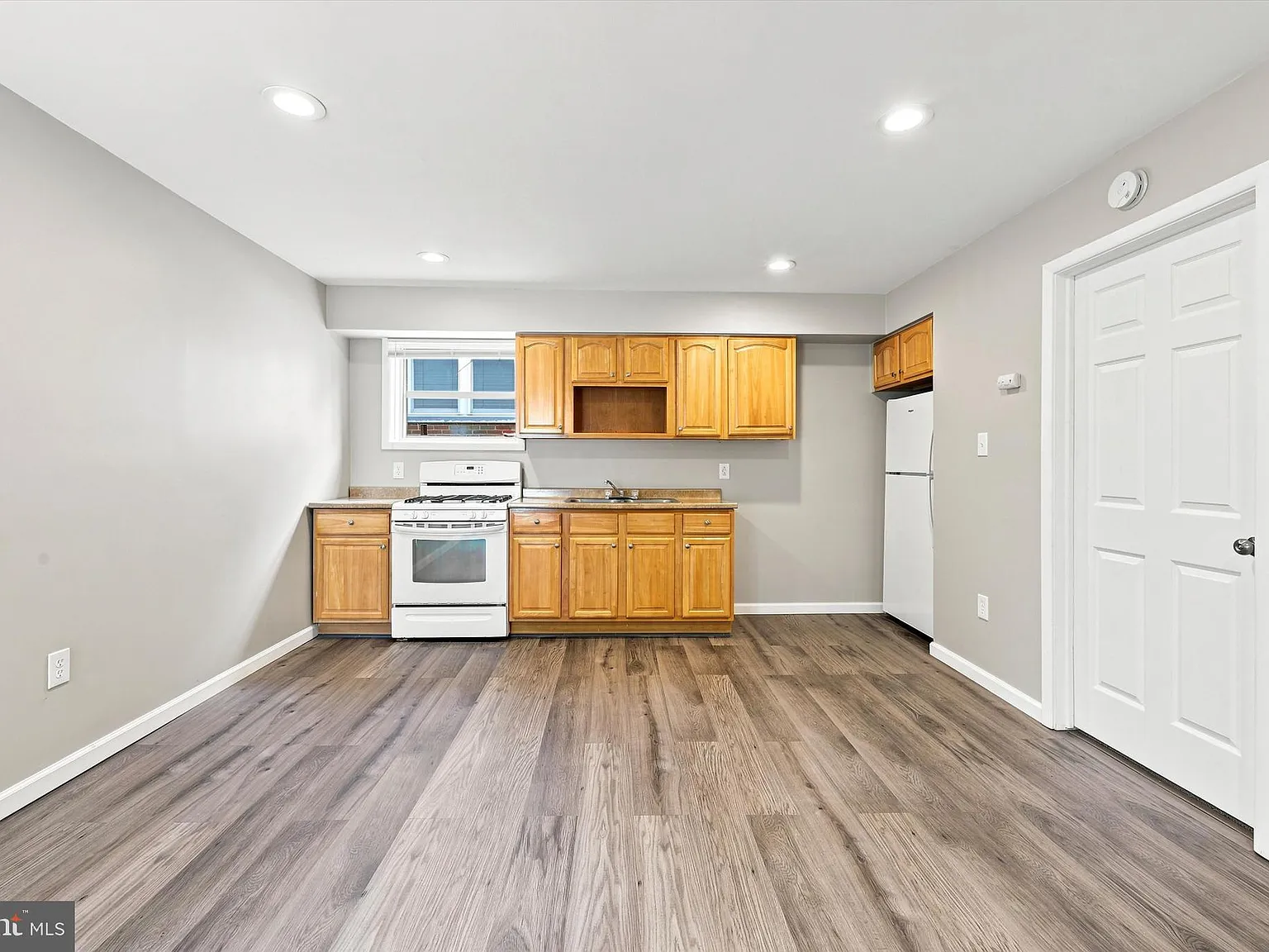 1 bed, 2906 sqft, $975 — Photo 2