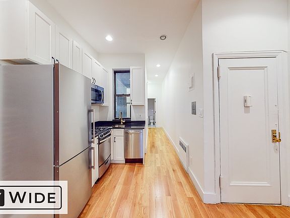 3rd image of 121 E 82nd St APT 17