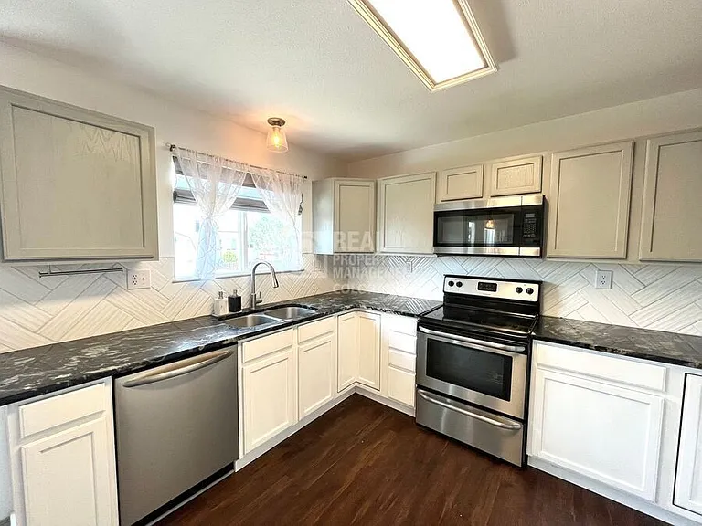 8120 Postrock Dr — Photo 5