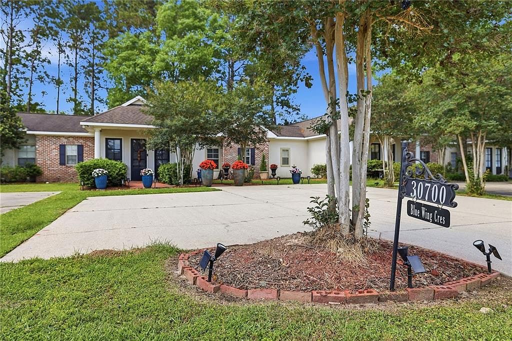 30700 Blue Wing Cres