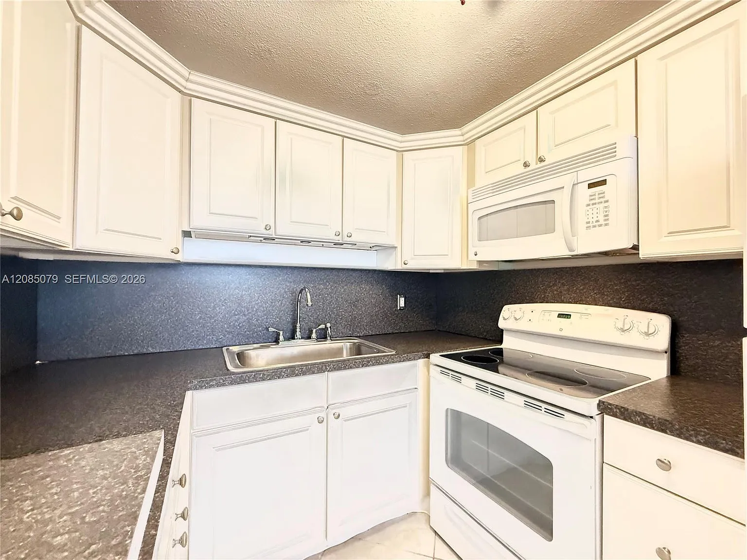 Ronola Apts Condo — Photo 4
