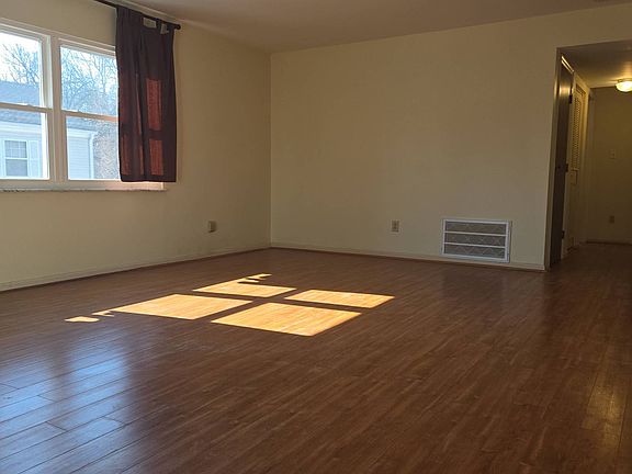 4th image of 8284 Sobax Dr #1