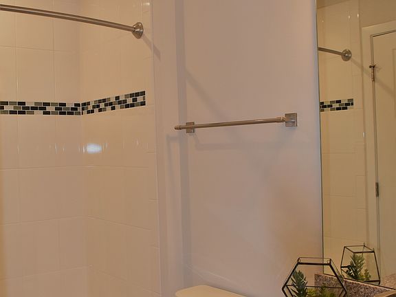 5th image of 4711 Crest View Dr