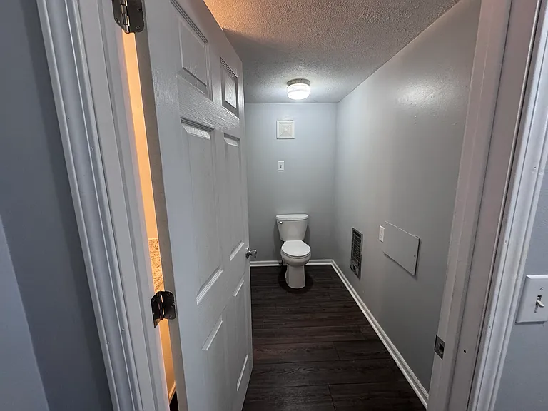 201 Lexington St #5 — Photo 10