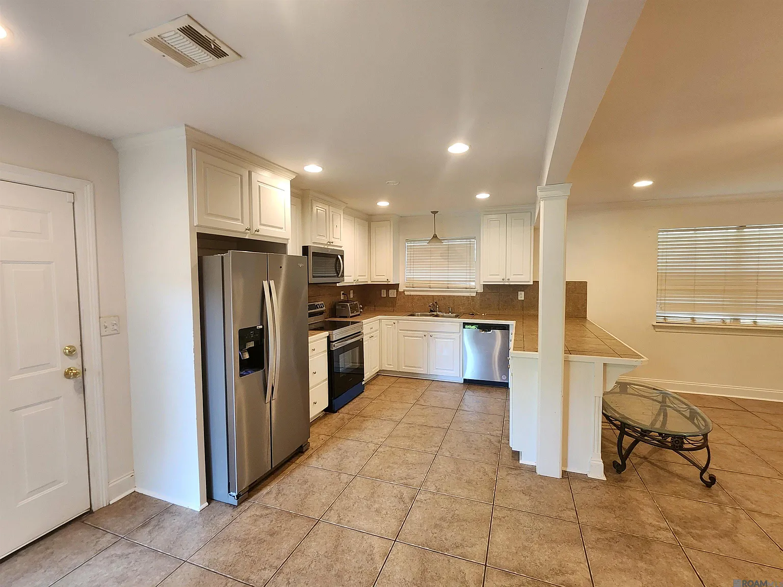4 bed, 1740 sqft, $1,900 — Photo 3