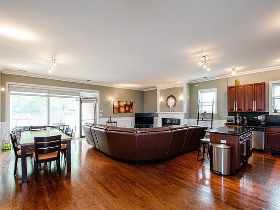 2nd image of 4815 S Drexel Blvd #1SE
