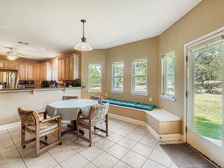900 Wayside Dr — Photo 5