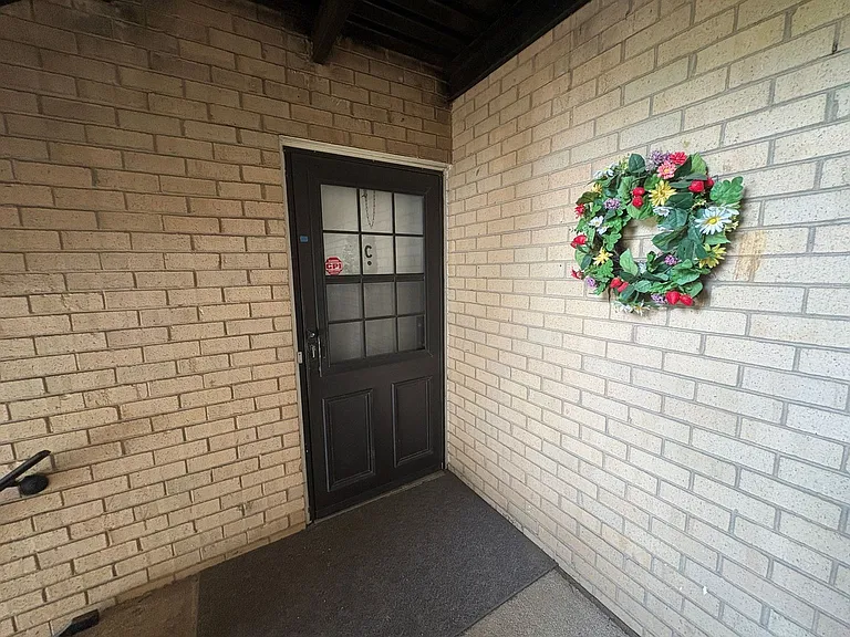 4804C Spring Lake Dr — Photo 2