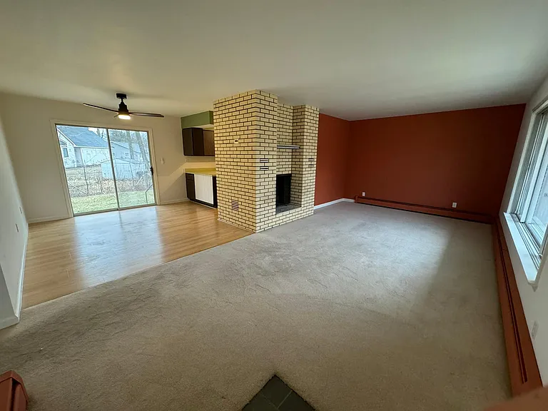 636 Petoskey Ave — Photo 4