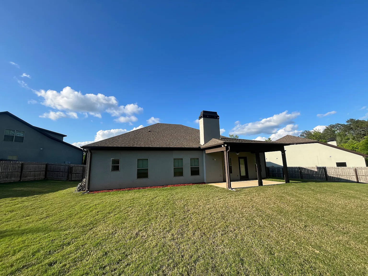 4 bed, 2392 sqft, $2,800 — Photo 4