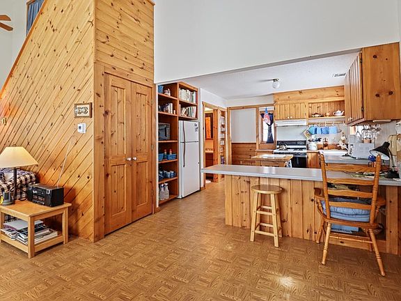 4th image of 3869 Maplewood Rd