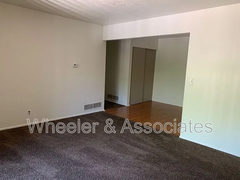 2650 Jefferson Ave #11 — Photo 5