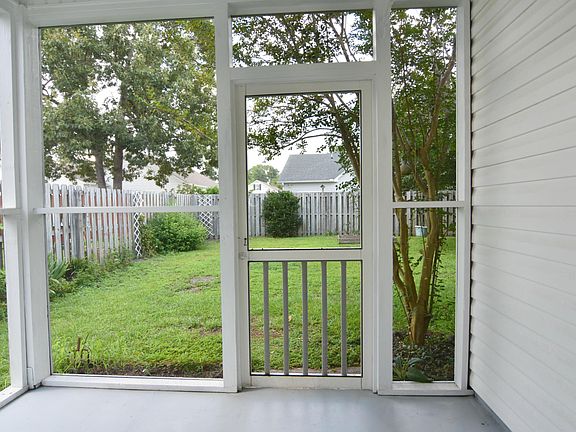 5th image of 3116 Thistlewood Drive NE