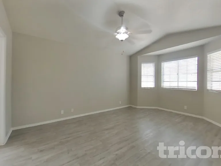 1464 E Rosemonte Dr — Photo 8