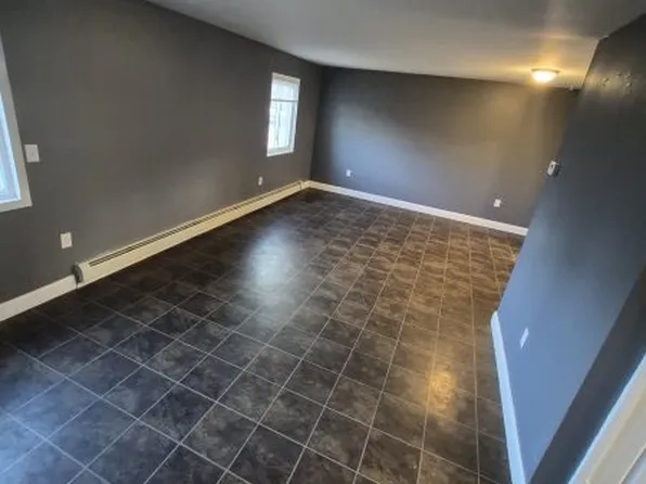 121 Bolling Dr, Bangor, ME 04401