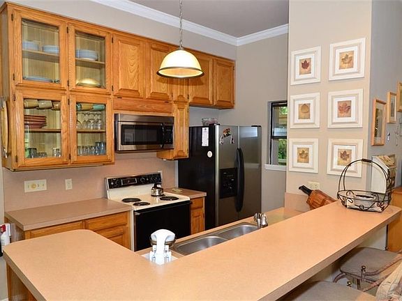 4th image of 115 Nob Hill Cir