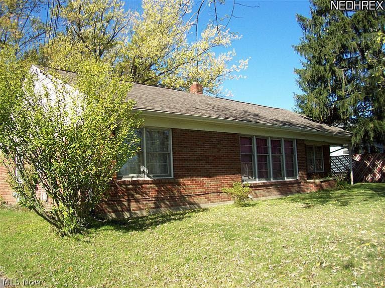 2nd image of 5815 Mahoning Ave NW