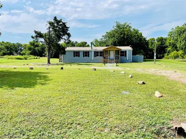 605 Commerce St W, Honey Grove, TX 75446