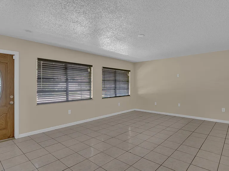 6113 Yucca Dr — Photo 9