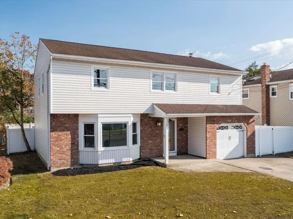 3295 Skillman Avenue, Oceanside, NY 11572