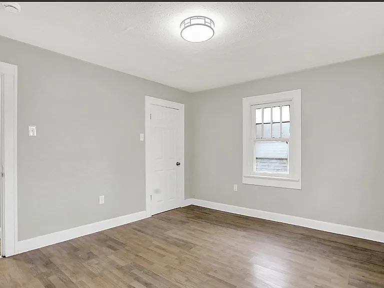 1031 N Dearborn St #B — Photo 3