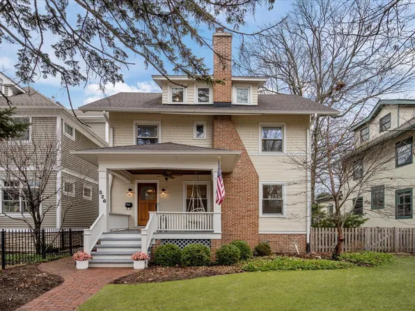 526 8th St, Wilmette, IL 60091