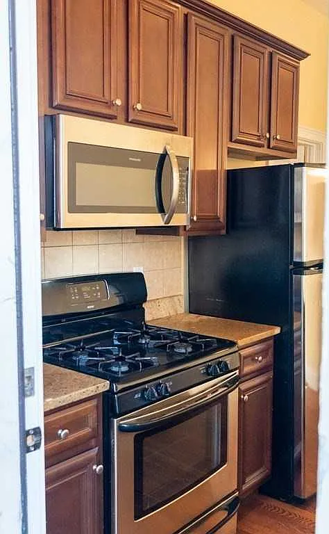 5 bed, $6,000 — Photo 3