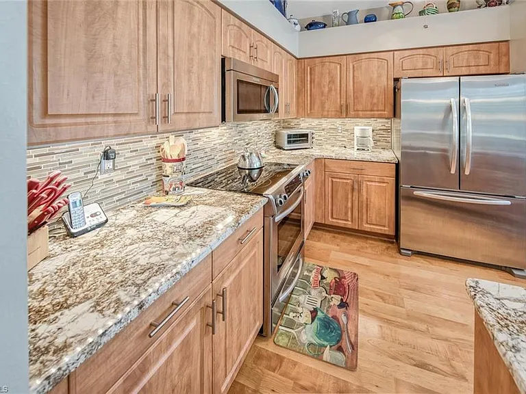 23036 Lone Oak Dr — Photo 12