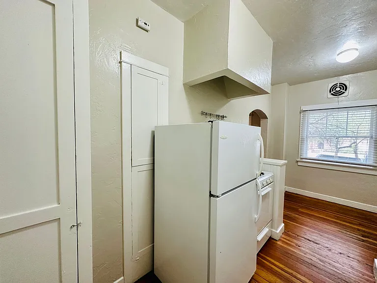 Don Martin Historic Apartments! — Photo 32