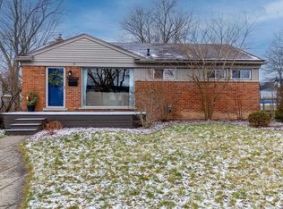 24089 Colchester Dr, Farmington, MI 48336