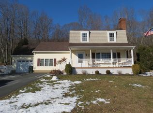 92 Countryside Dr, Hackettstown, NJ 07840