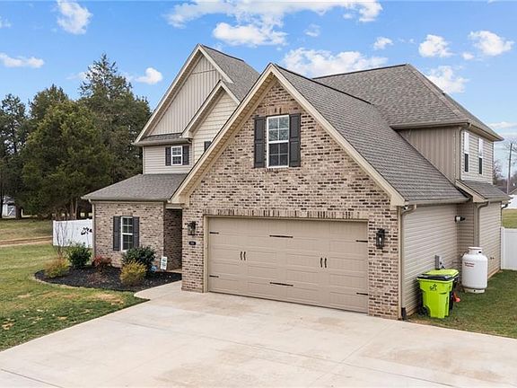 3rd image of 3785 Friendship Ledford Rd