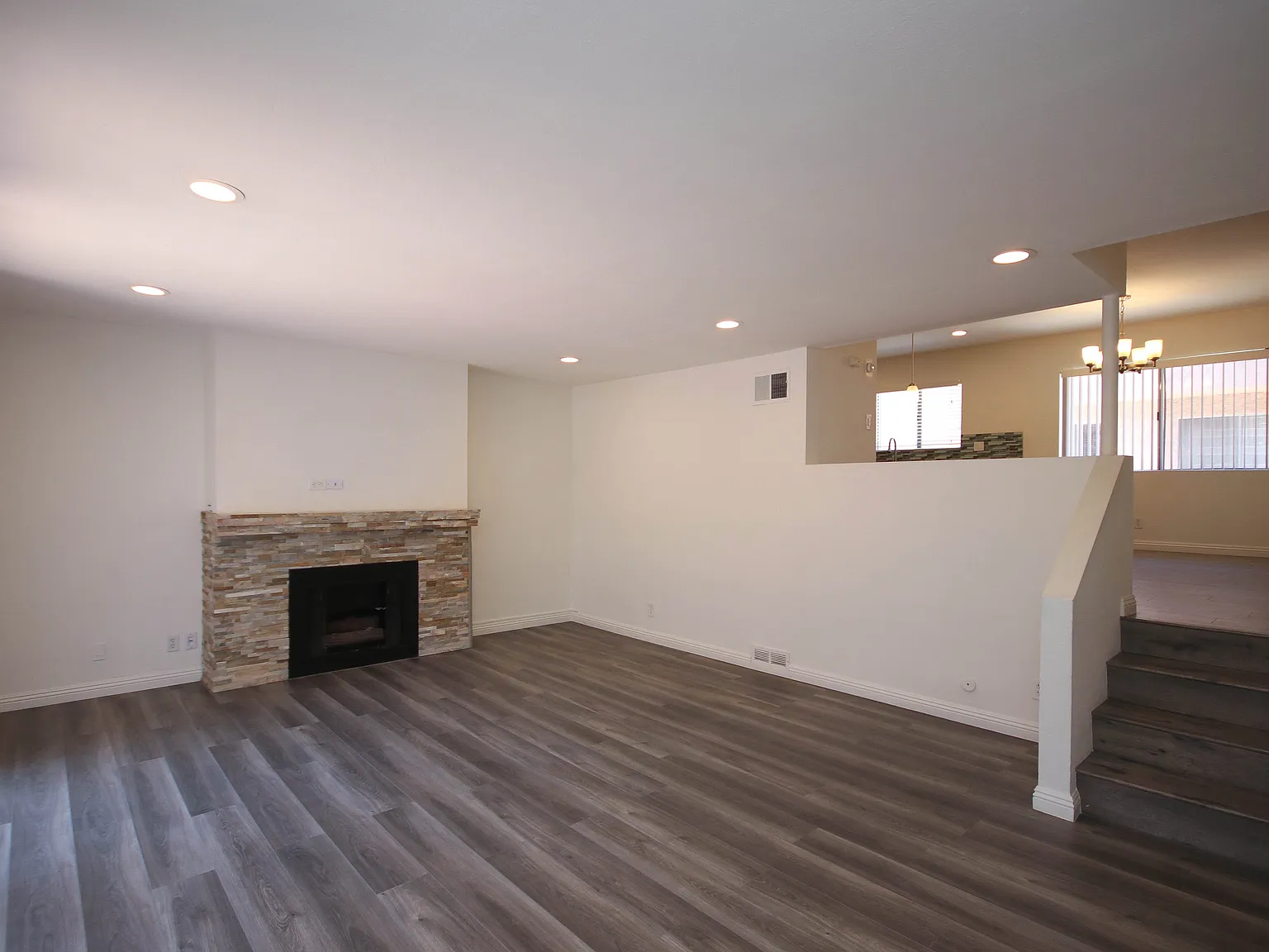 3 bed, 2.5 bath, 1363 sqft, $3,750 — Photo 4
