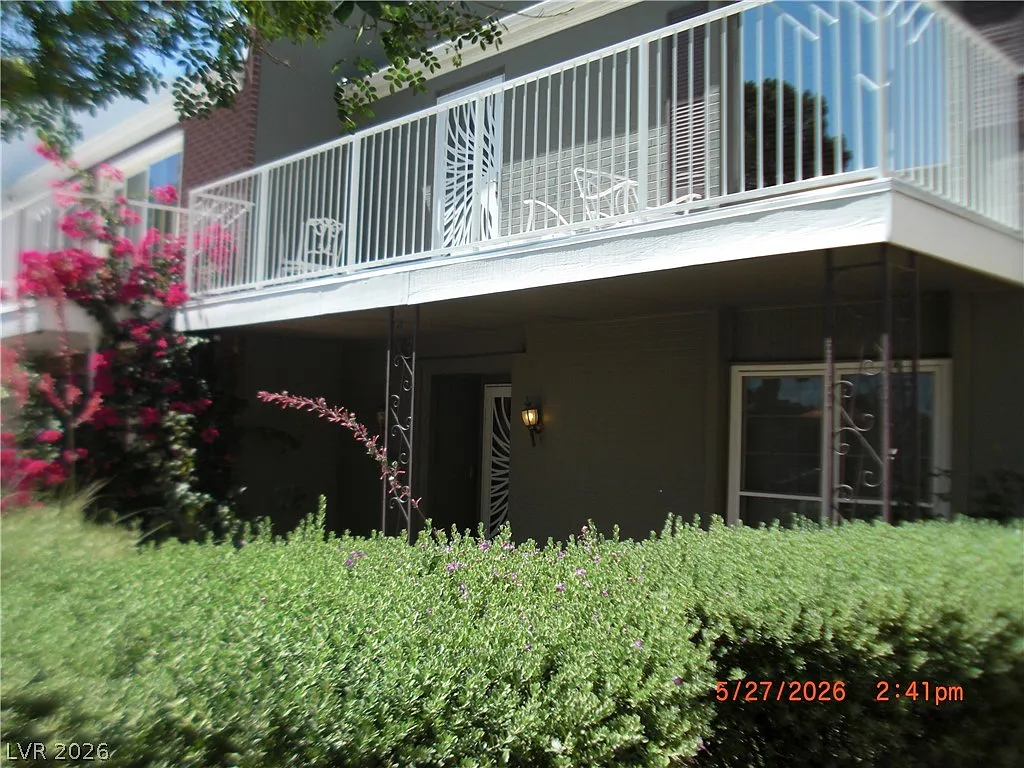 3 bed, 2.5 bath, 1968 sqft, $1,950 — Photo 1