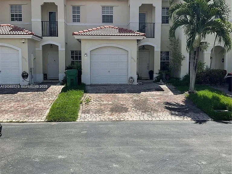 20721 SW 80th Ct — Photo 2