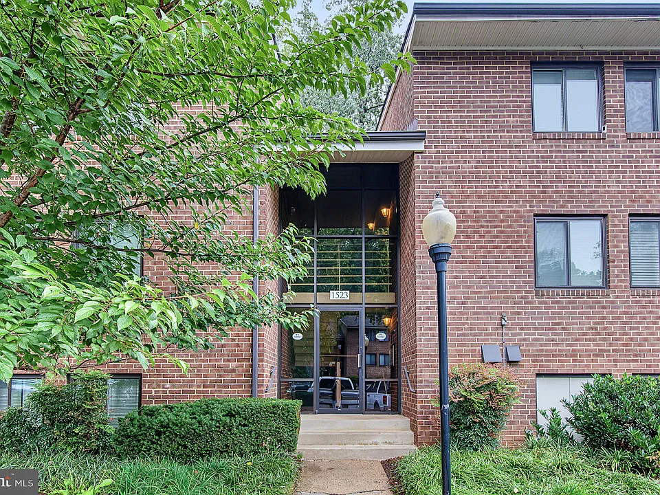 1523 Northgate Sq #2A