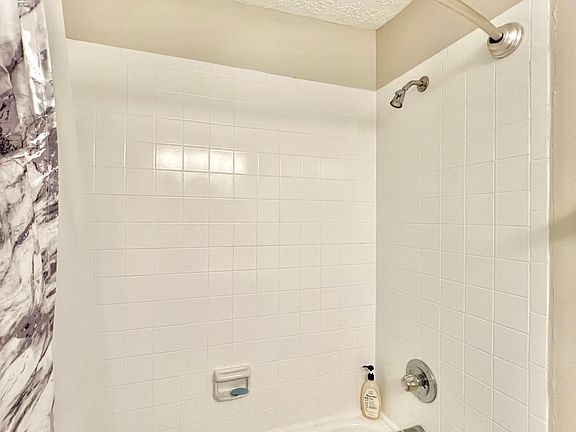 3rd image of 184 Old Park Ave #1